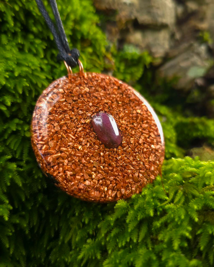 Orgonite pendant | Emerald & Ruby